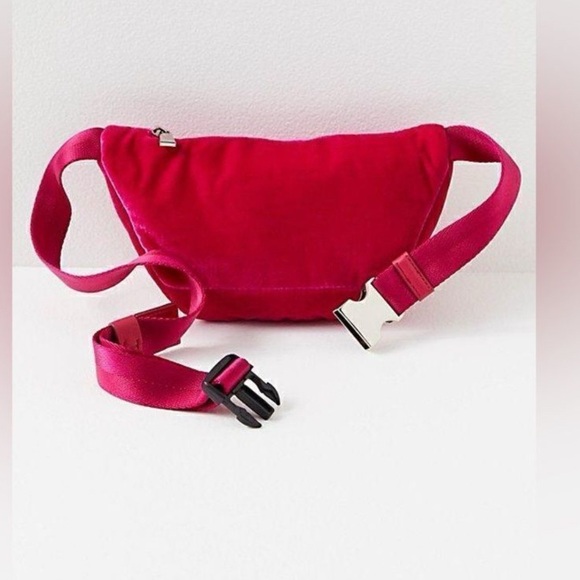 Free People Caraa Pink Velvet Velour Sling Bag Fanny Pack - Picture 2 of 2